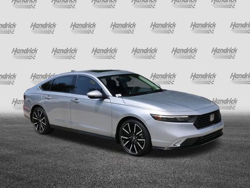 Used 2025 Honda Accord Touring image 2