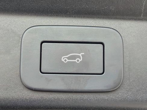 Used 2025 Land Rover Range Rover Sport SE AWD/4WD image 14