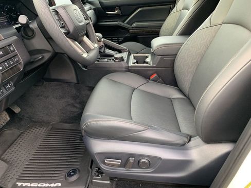 Used 2025 Toyota Tacoma Limited image 10