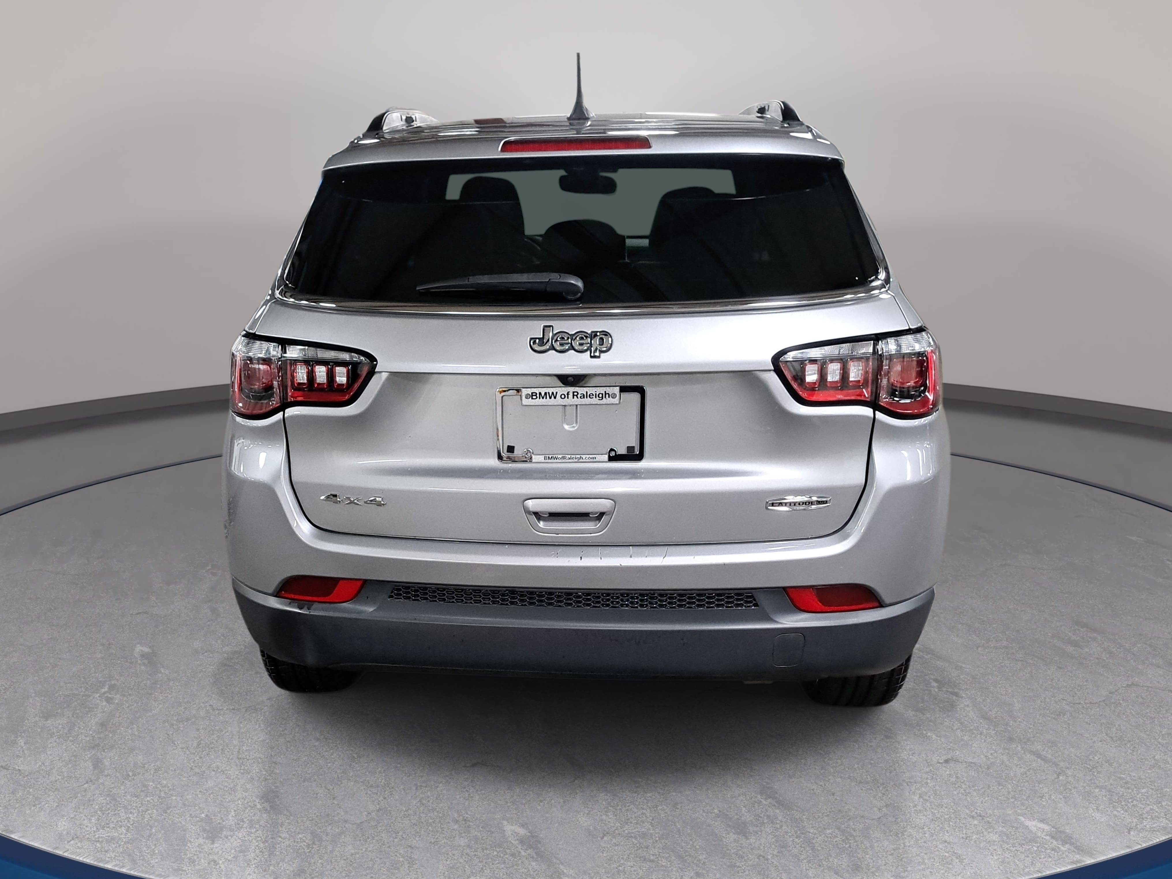 Used 2023 Jeep Compass Latitude w/ Sun and Sound Group AWD/4WD image 6