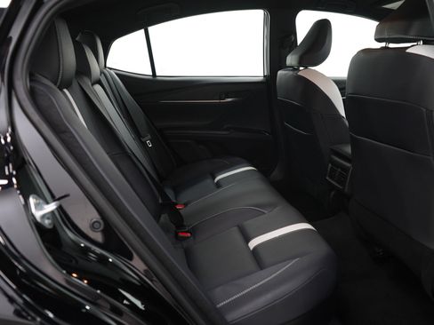 Used 2025 Toyota Camry SE image 11