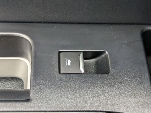 Used 2022 Ford Explorer XLT image 26