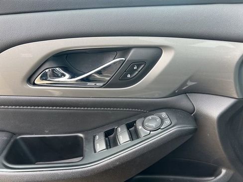 Certified 2023 Chevrolet Traverse LT image 32