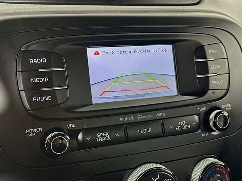 Used 2016 Kia Soul + image 9