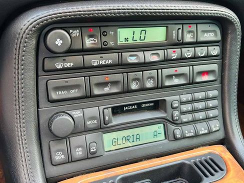 Used 2001 Jaguar XK8 Coupe RWD image 15