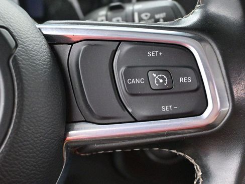 Used 2022 Jeep Wrangler Unlimited Sahara AWD/4WD image 18