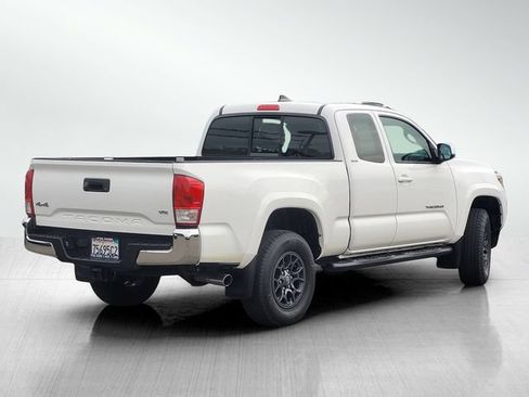 Used 2017 Toyota Tacoma SR5 w/ Tow Package AWD/4WD image 4