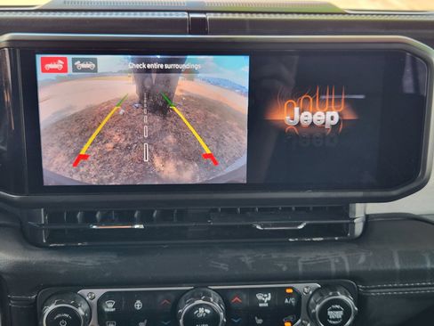 Used 2024 Jeep Wrangler Unlimited Sahara w/ Technology Group AWD/4WD image 30