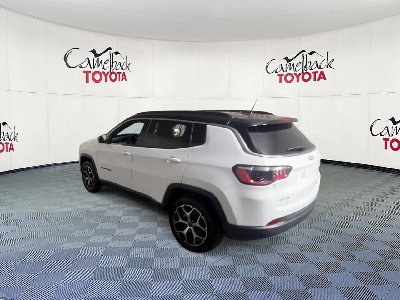Used 2025 Jeep Compass Limited AWD/4WD image 8