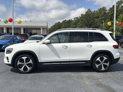 Used 2025 Mercedes-Benz GLB 250 4MATIC image 2