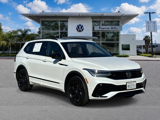 Certified 2024 Volkswagen Tiguan SE R-Line FWD image 1