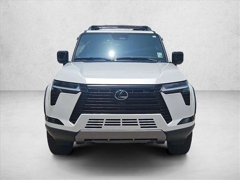 Used 2024 Lexus GX 550 AWD/4WD image 2