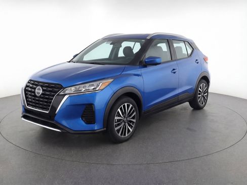 Used 2024 Nissan Kicks SV FWD image 3