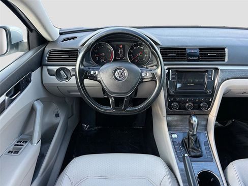 Used 2018 Volkswagen Passat 2.0T SE image 24