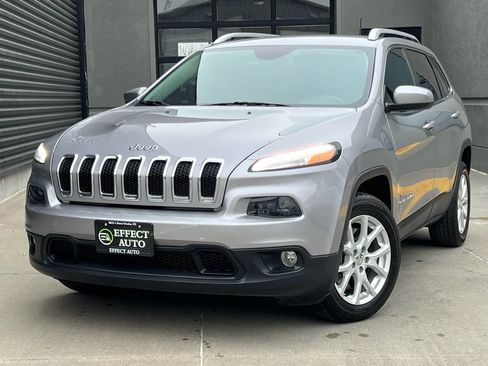 Used 2018 Jeep Cherokee Latitude image 3
