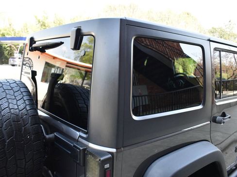 Used 2018 Jeep Wrangler Unlimited Sport S image 31