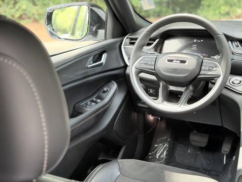 Used 2023 Jeep Grand Cherokee Altitude AWD/4WD image 37