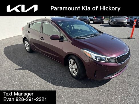 Used 2017 Kia Forte LX FWD image 3