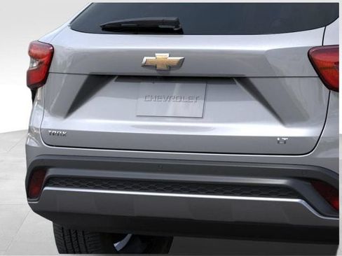 New 2026 Chevrolet Trax LT FWD image 14