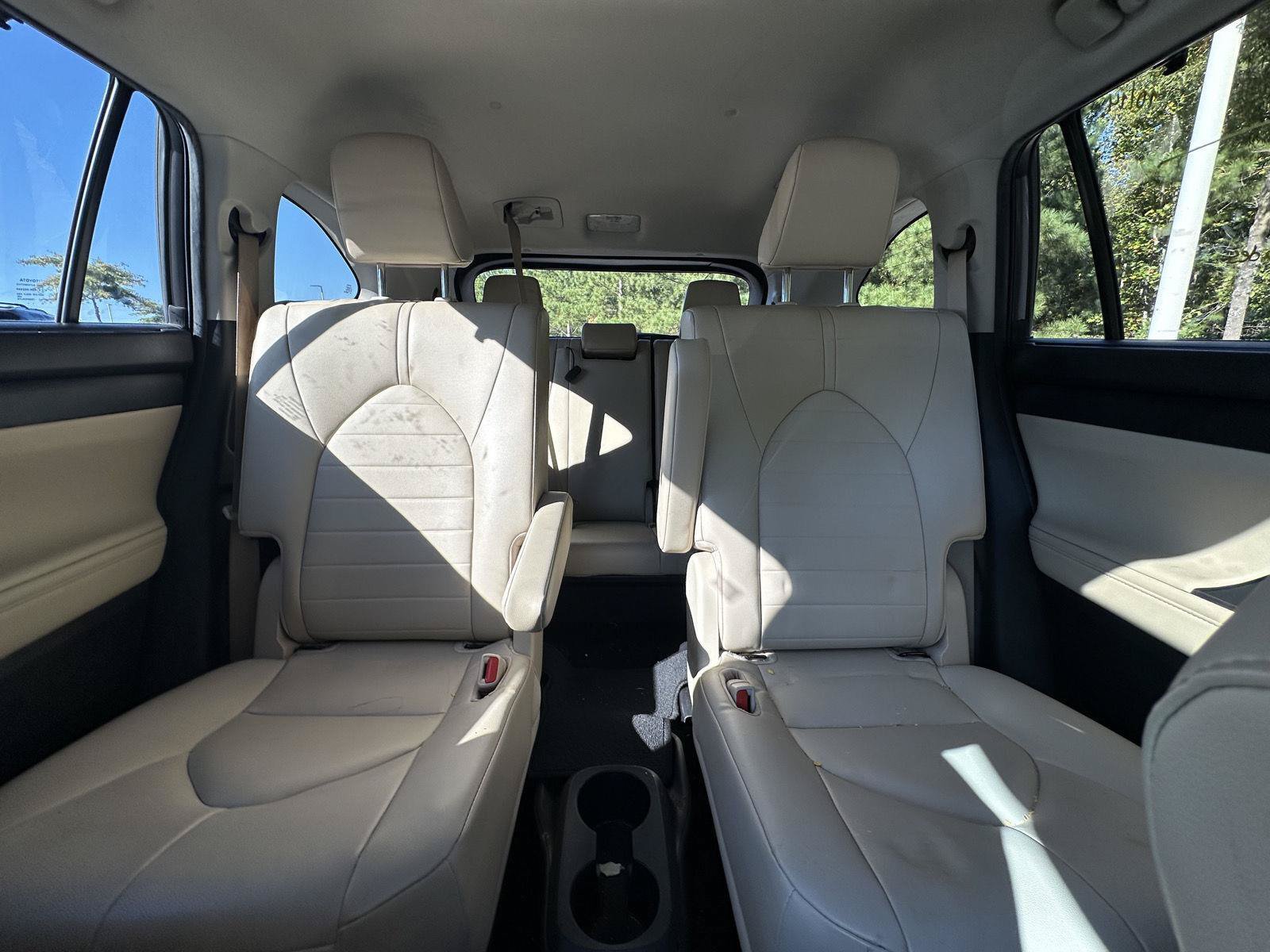 Used 2023 Toyota Highlander XLE FWD image 13