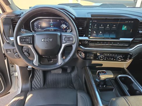 Used 2024 Chevrolet Silverado 1500 LT Trail Boss w/ Convenience Package II AWD/4WD image 14