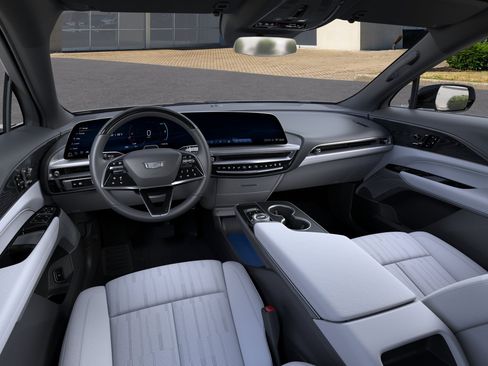 New 2026 Cadillac Lyriq Luxury w/ LPO, Floor Liner Package AWD/4WD image 39