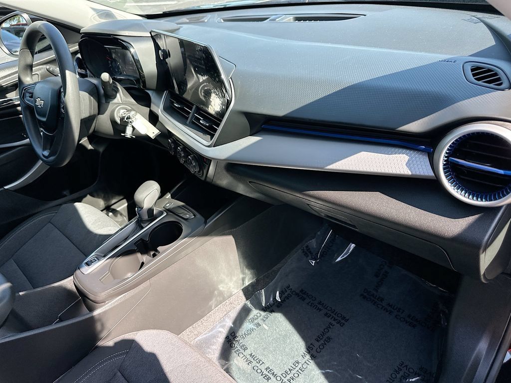 Used 2024 Chevrolet Trax LS w/ LS Convenience Package FWD image 27