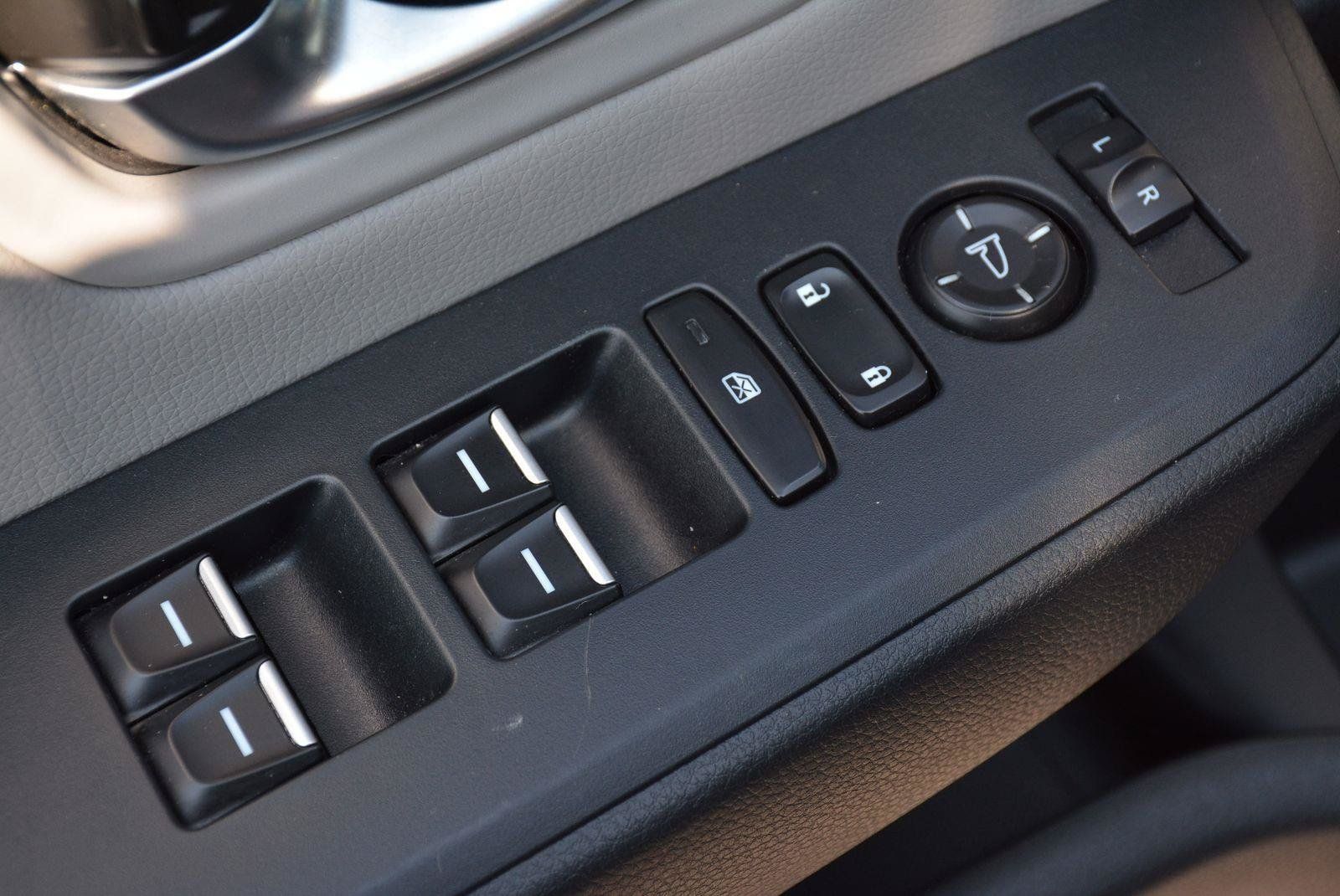 Used 2023 Honda Pilot LX image 11