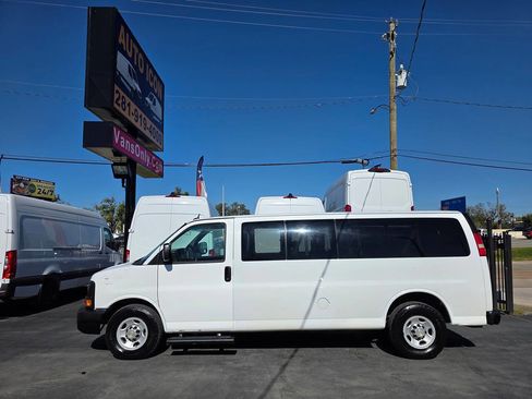 Used 2014 Chevrolet Express 3500 LS image 4