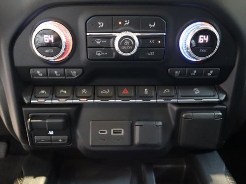 Used 2020 GMC Sierra 1500 SLT w/ SLT Premium Plus Package AWD/4WD image 29