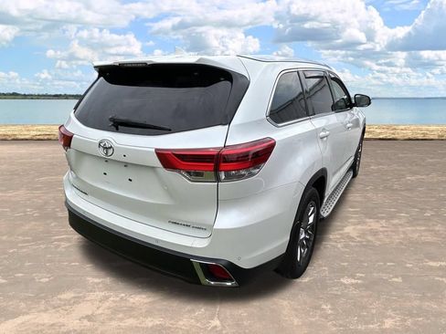 Used 2019 Toyota Highlander Limited Platinum AWD/4WD image 9