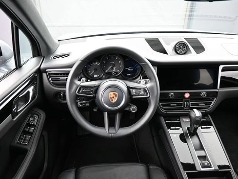 Certified 2026 Porsche Macan AWD/4WD image 17