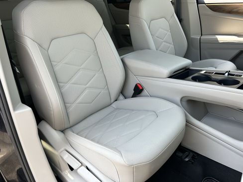 Certified 2025 Volkswagen Atlas SE AWD/4WD image 8
