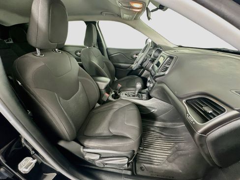 Used 2019 Jeep Cherokee Latitude w/ Popular Appearance Group FWD image 29