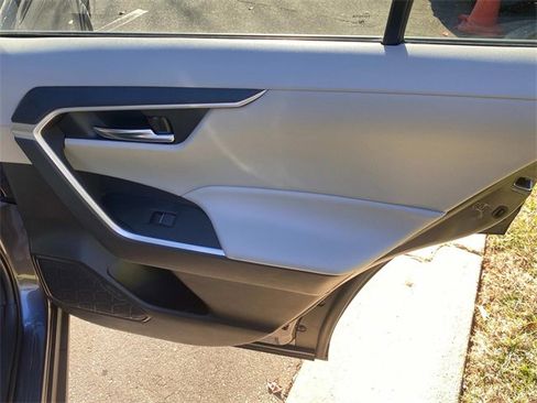 Used 2022 Toyota RAV4 XLE image 33