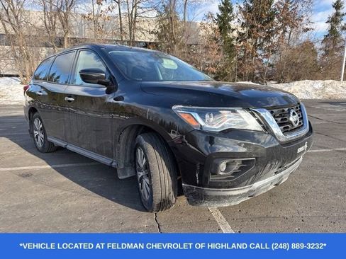 Used 2018 Nissan Pathfinder S image 2