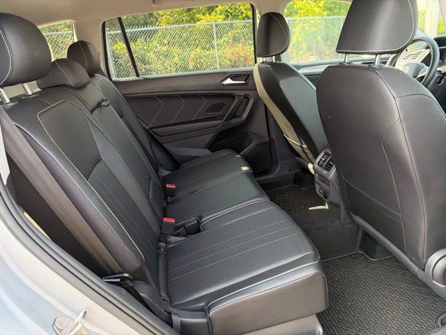 Used 2023 Volkswagen Tiguan SE AWD/4WD image 10