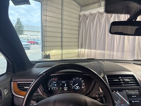 Used 2018 Lincoln MKC Select w/ Select Plus Package image 21