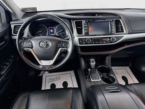 Used 2019 Toyota Highlander XLE AWD/4WD image 21