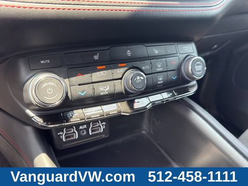 Used 2025 Dodge Durango GT RWD image 18