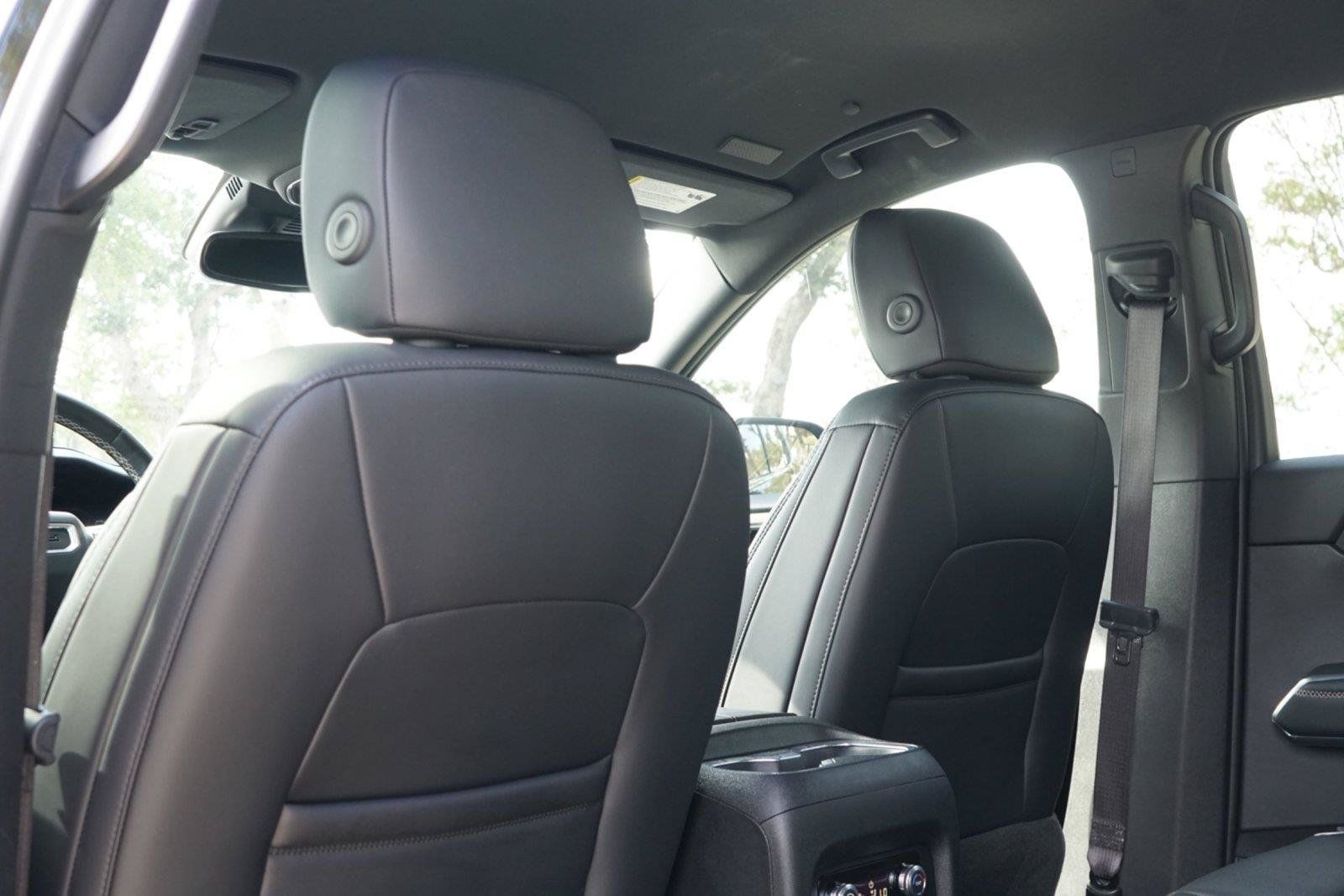 Used 2025 GMC Acadia Denali w/ LPO, Floor Liner Package FWD image 21