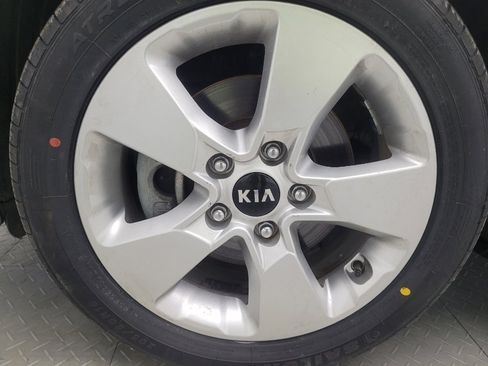 Used 2019 Kia Soul image 31