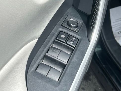 Used 2021 Toyota RAV4 XLE w/ Convenience Package AWD/4WD image 11