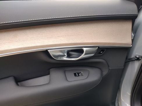 New 2026 Volvo XC90 B6 Plus w/ Protection Package Premier image 17