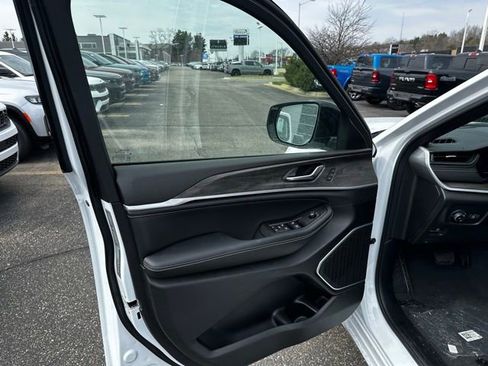 New 2026 Jeep Grand Cherokee L Limited image 19