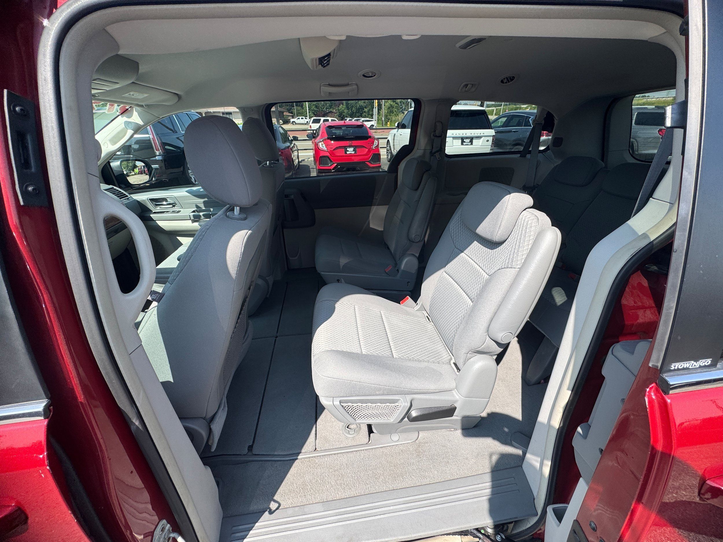Used 2009 Chrysler Town & Country LX FWD image 6