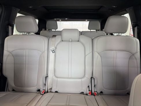 Certified 2025 Jeep Wagoneer 4WD w/ Premium Group I image 13