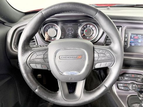 Used 2015 Dodge Challenger SXT w/ Driver Convenience Group RWD image 41