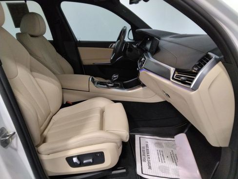 Used 2022 BMW X5 xDrive40i w/ Executive Package image 37