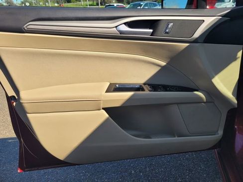 Used 2016 Ford Fusion SE image 16